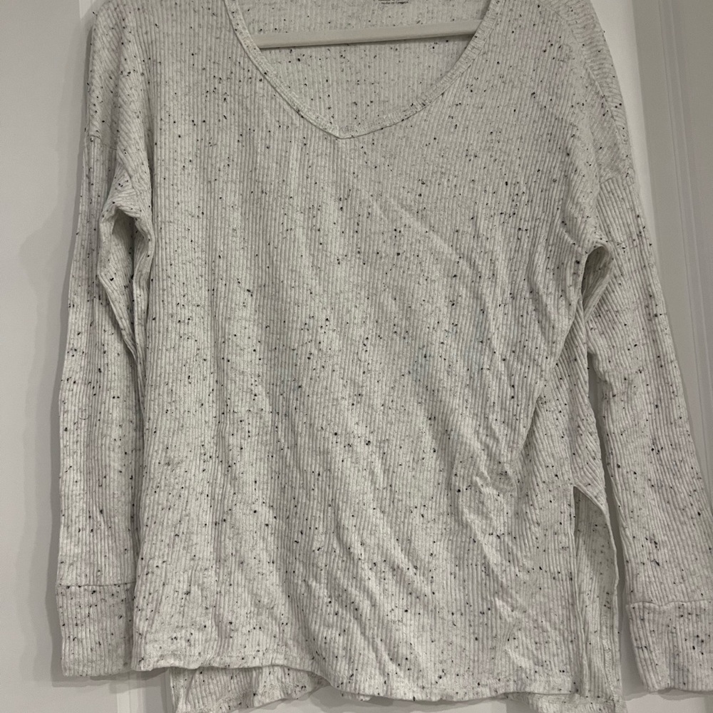 American Eagle speckled soft long sleeved V-neck